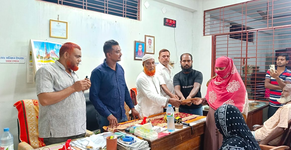 মেহেরপুর সদর উপজেলা ইমারত শ্রমিক নির্মানকারী শ্রমিকদের পরিবারের মাঝে মৃত ভাতা প্রদান