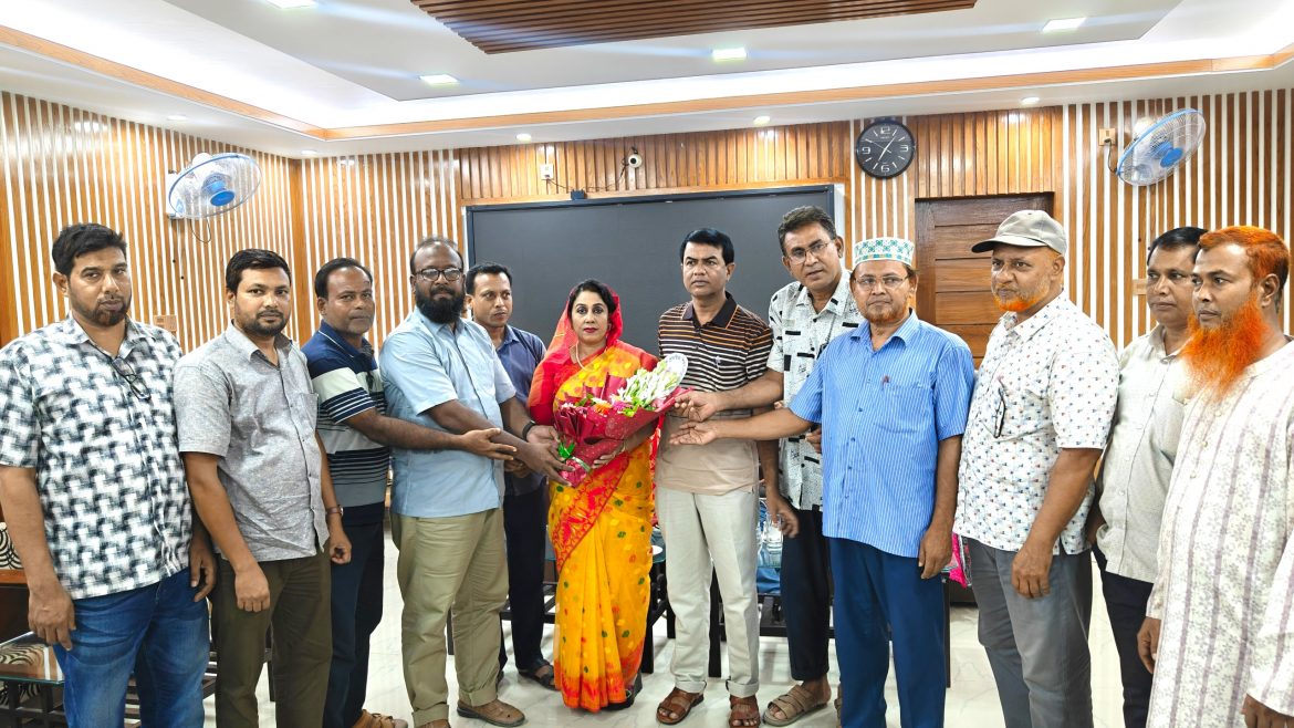 মেহেরপুর জেলার দায়িত্বপ্রাপ্ত সংরক্ষিত নারী আসনের সংসদ সদস্য অ্যাডভোকেট শওকত আরা আক্তার উর্মির সঙ্গে সৌজন্য সাক্ষাৎ করেছেন বাংলাদেশ প্রাথমিক শিক্ষক সমিতি, গাংনী উপজেলা শাখার নেতৃবৃন্দ।